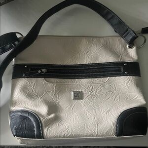 Stone Mountain Accessories Black and Cream Shoulder Bag